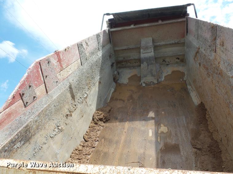 image for item BS9626 2003 Mack RD688S dump truck