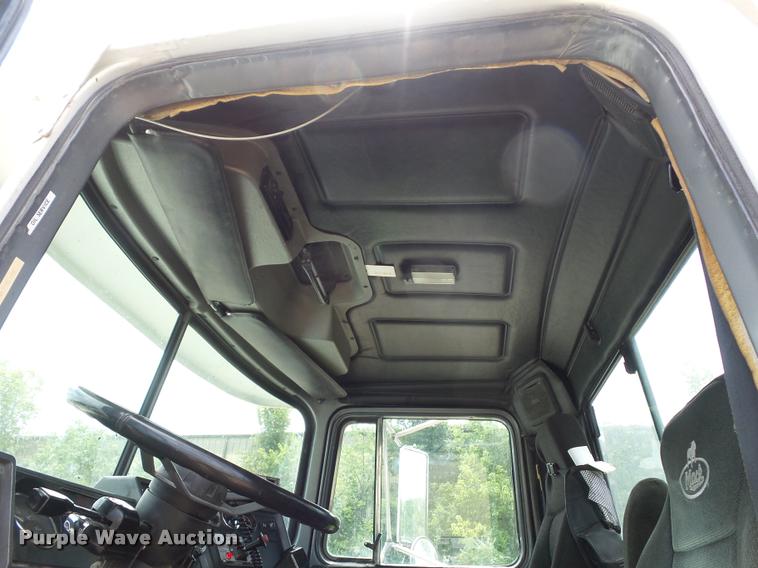 image for item BS9626 2003 Mack RD688S dump truck