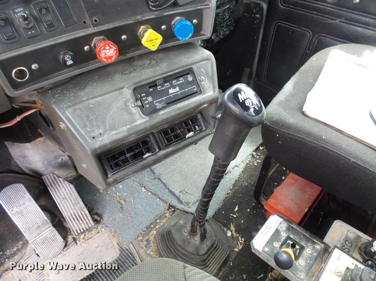 image for item BS9626 2003 Mack RD688S dump truck