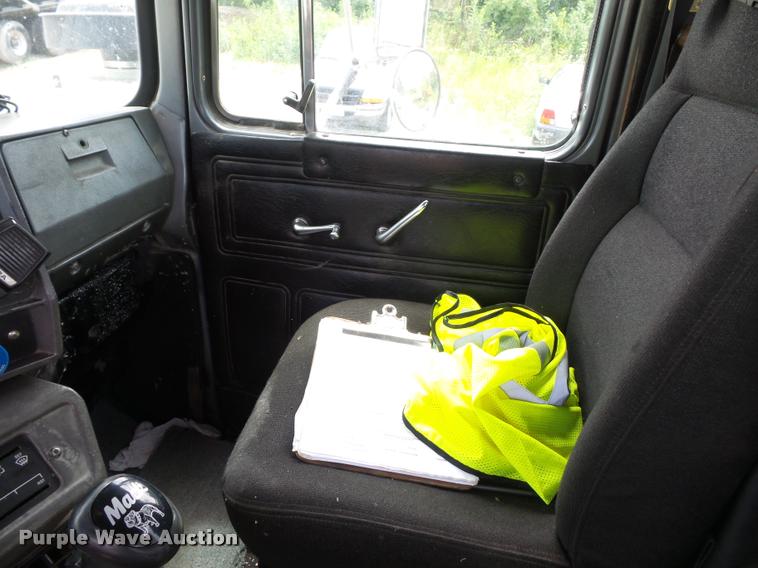 image for item BS9626 2003 Mack RD688S dump truck