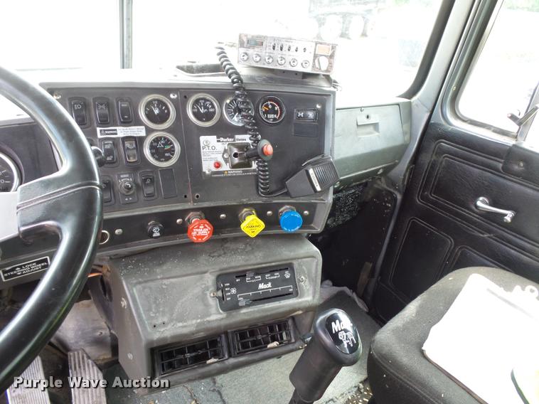 image for item BS9626 2003 Mack RD688S dump truck