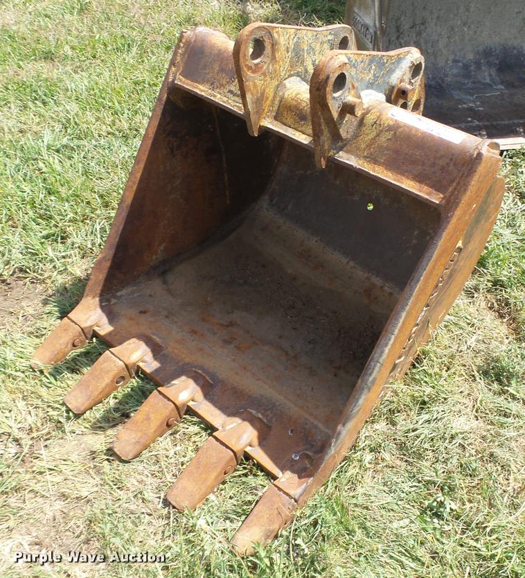 image for item BX9217 Komatsu backhoe bucket