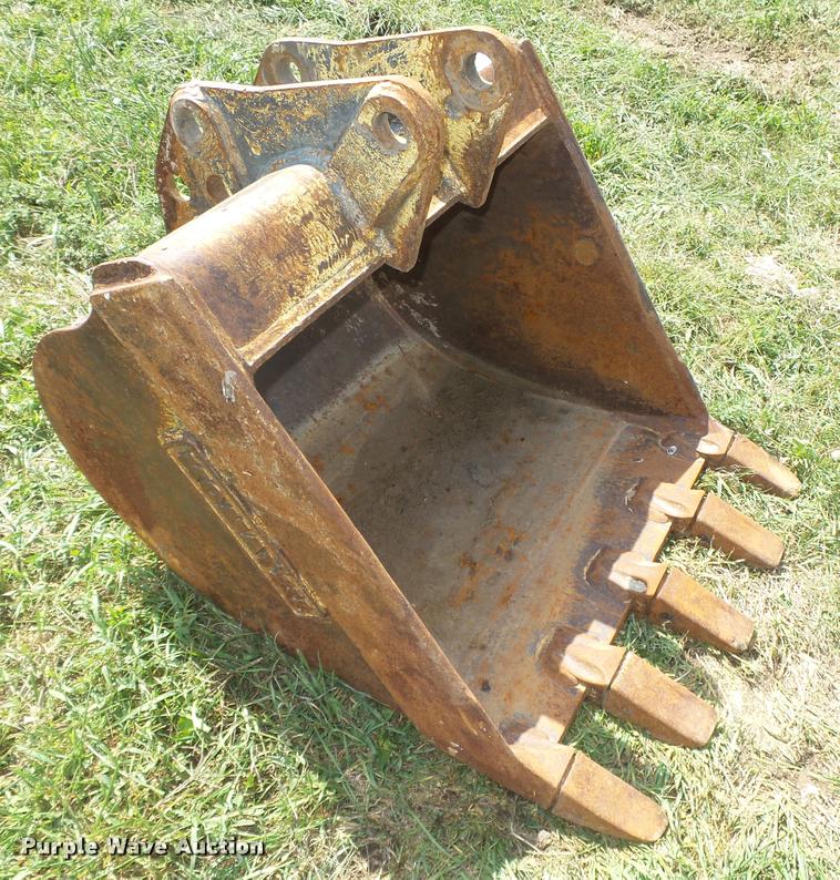 image for item BX9217 Komatsu backhoe bucket