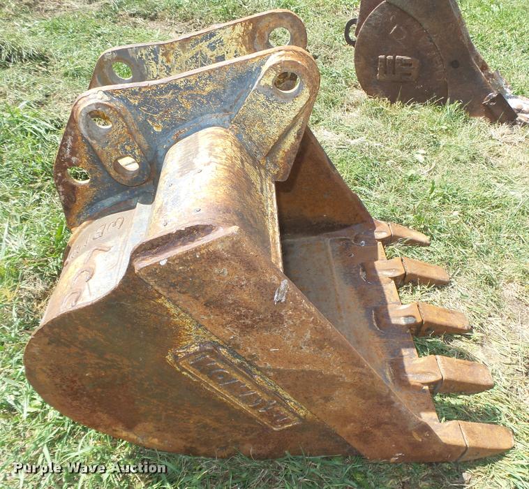 image for item BX9217 Komatsu backhoe bucket
