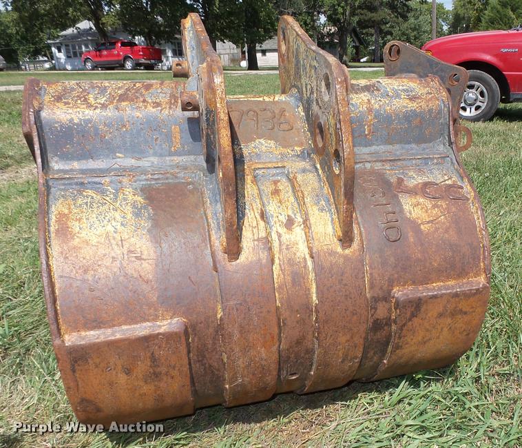 image for item BX9217 Komatsu backhoe bucket