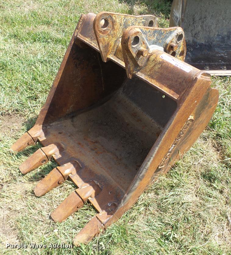 image for item BX9217 Komatsu backhoe bucket