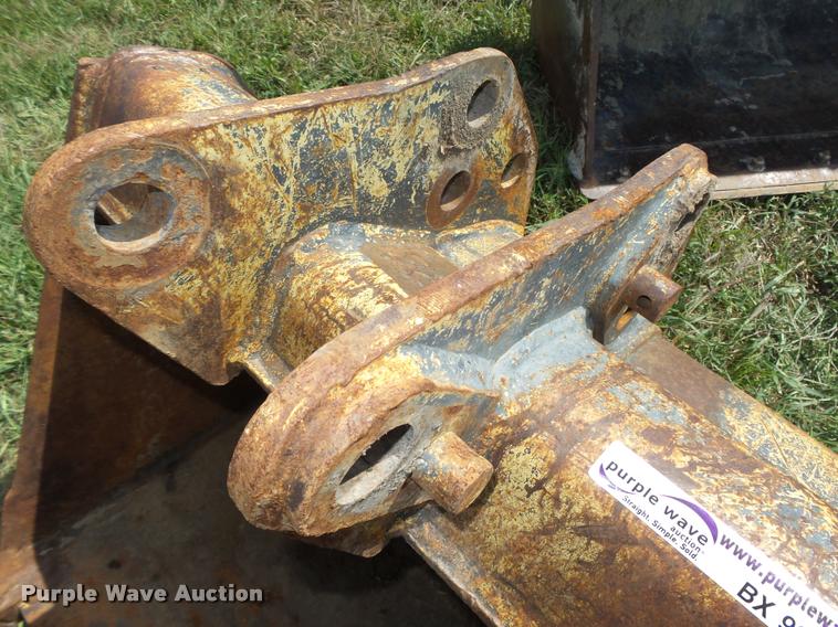 image for item BX9217 Komatsu backhoe bucket