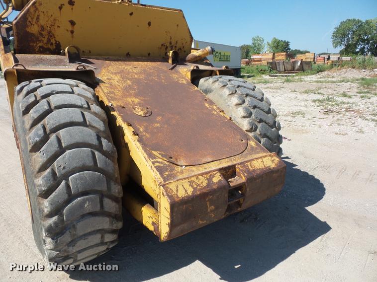 image for item BX9288 1983 Caterpillar 613B elevating scraper