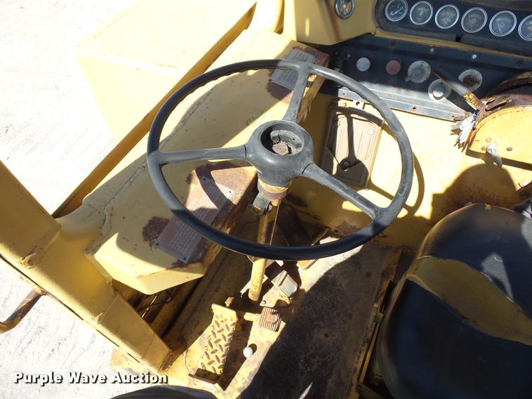 image for item BX9288 1983 Caterpillar 613B elevating scraper