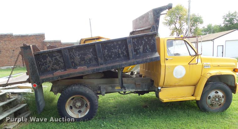 image for item BZ9833 1979 GMC 6000 dump truck