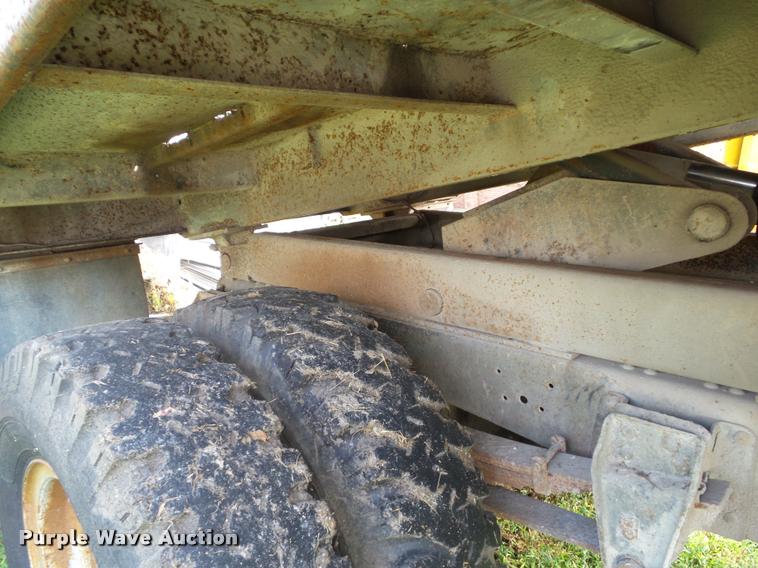 image for item BZ9833 1979 GMC 6000 dump truck