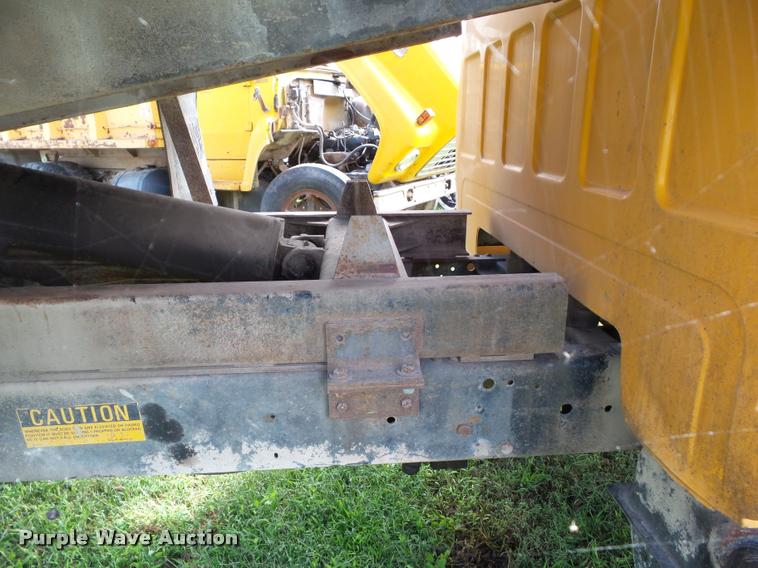 image for item BZ9833 1979 GMC 6000 dump truck