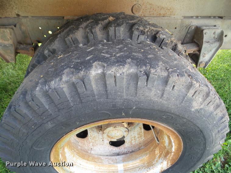 image for item BZ9833 1979 GMC 6000 dump truck