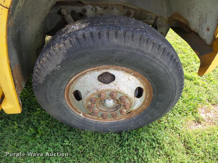 image for item BZ9833 1979 GMC 6000 dump truck