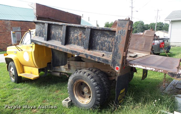 image for item BZ9833 1979 GMC 6000 dump truck