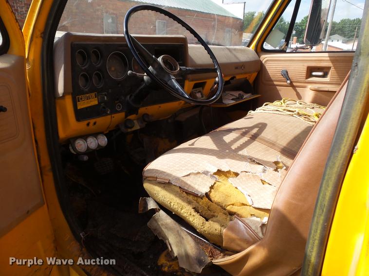 image for item BZ9833 1979 GMC 6000 dump truck