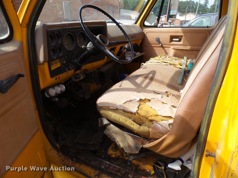 image for item BZ9833 1979 GMC 6000 dump truck