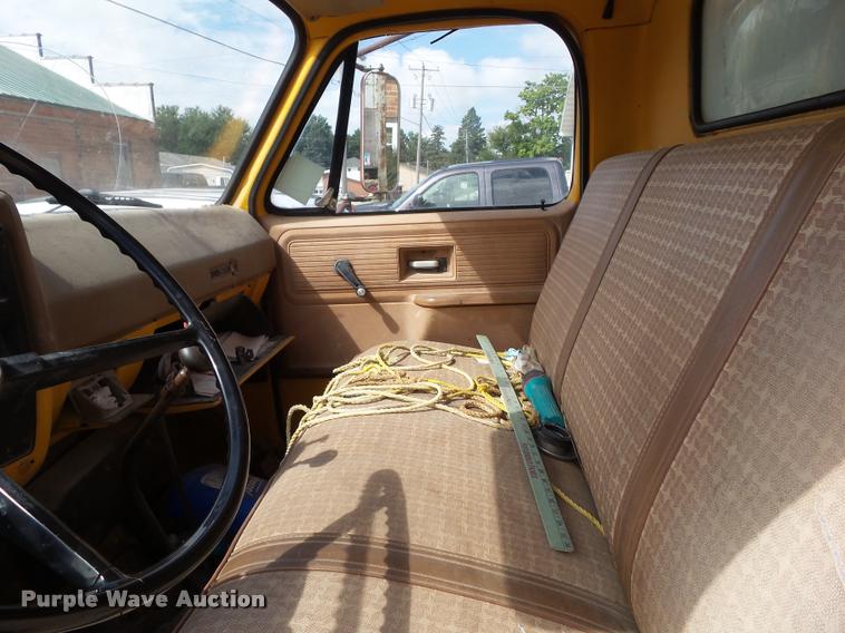 image for item BZ9833 1979 GMC 6000 dump truck