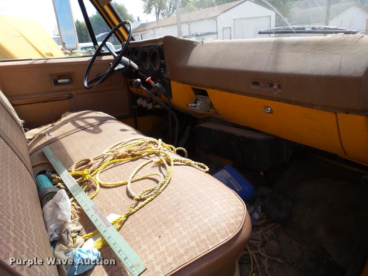 image for item BZ9833 1979 GMC 6000 dump truck