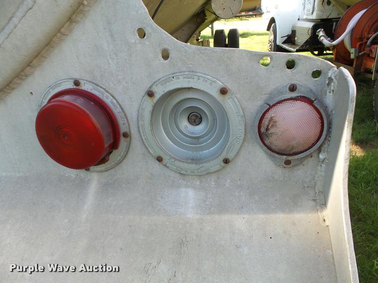 image for item DA2782 1958 Freuhauf CAUF-5-901 tank trailer