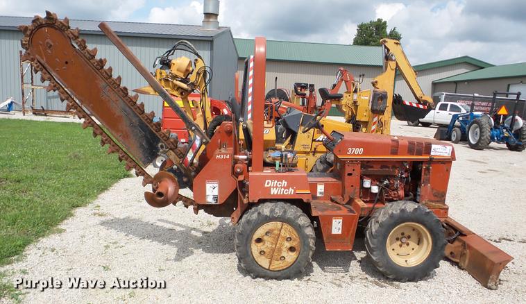 image for item DA8812 2001 Ditch Witch 3700 trencher