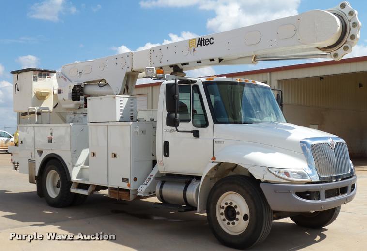 image for item DB4535 2010 International DuraStar 4300 bucket truck