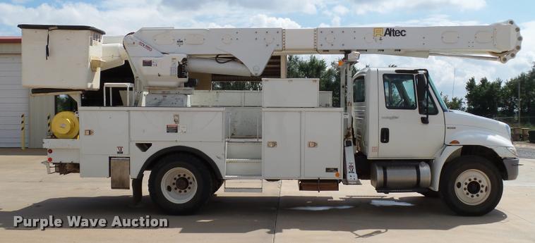 image for item DB4535 2010 International DuraStar 4300 bucket truck