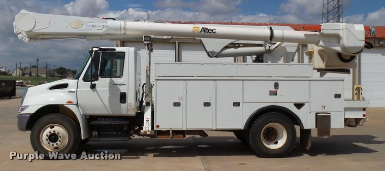 image for item DB4535 2010 International DuraStar 4300 bucket truck