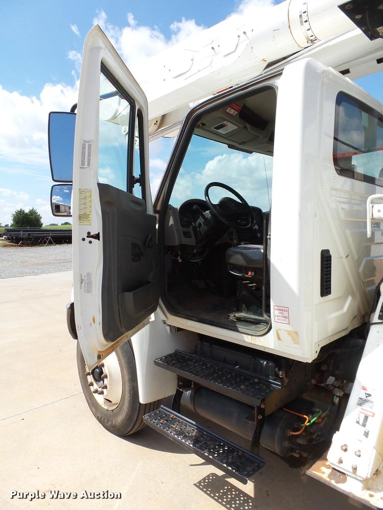 image for item DB4535 2010 International DuraStar 4300 bucket truck