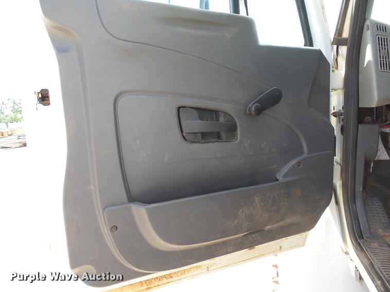 image for item DB4535 2010 International DuraStar 4300 bucket truck
