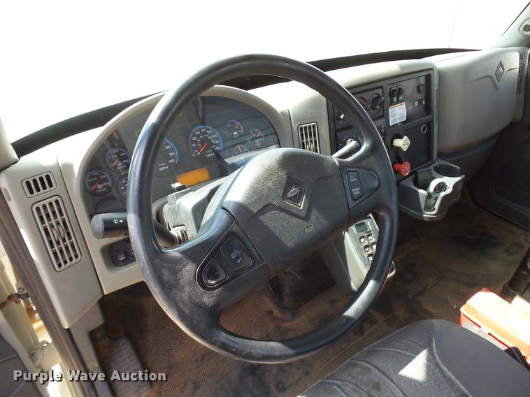 image for item DB4535 2010 International DuraStar 4300 bucket truck