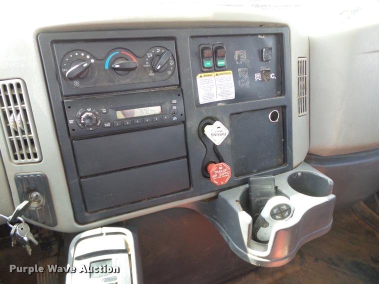 image for item DB4535 2010 International DuraStar 4300 bucket truck