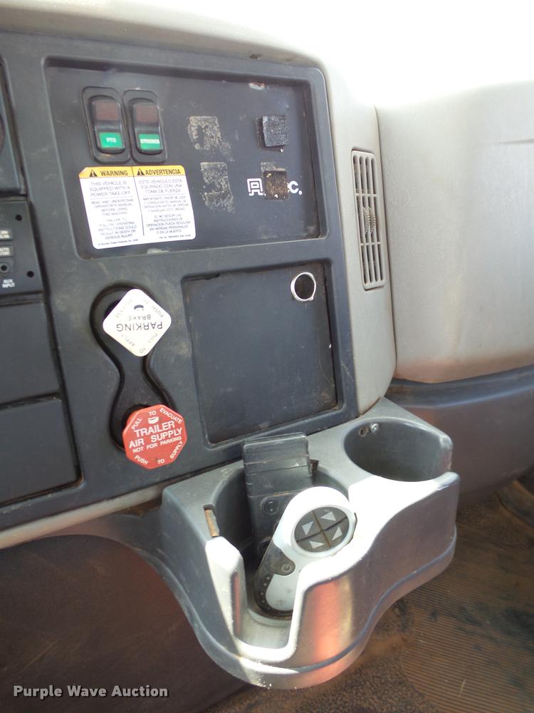 image for item DB4535 2010 International DuraStar 4300 bucket truck