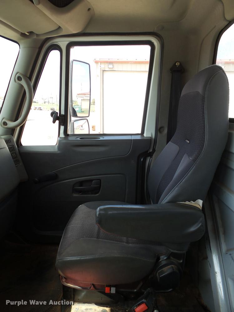 image for item DB4535 2010 International DuraStar 4300 bucket truck