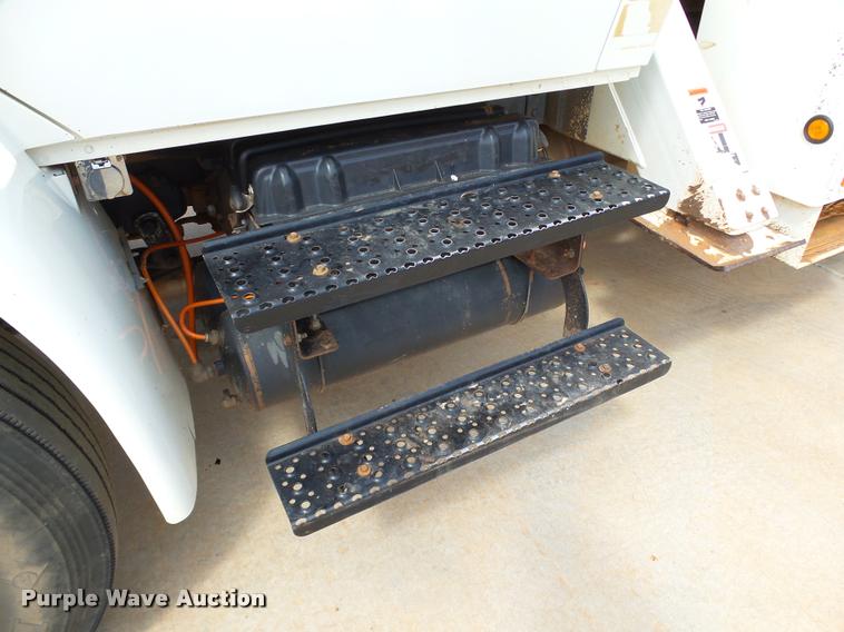 image for item DB4535 2010 International DuraStar 4300 bucket truck