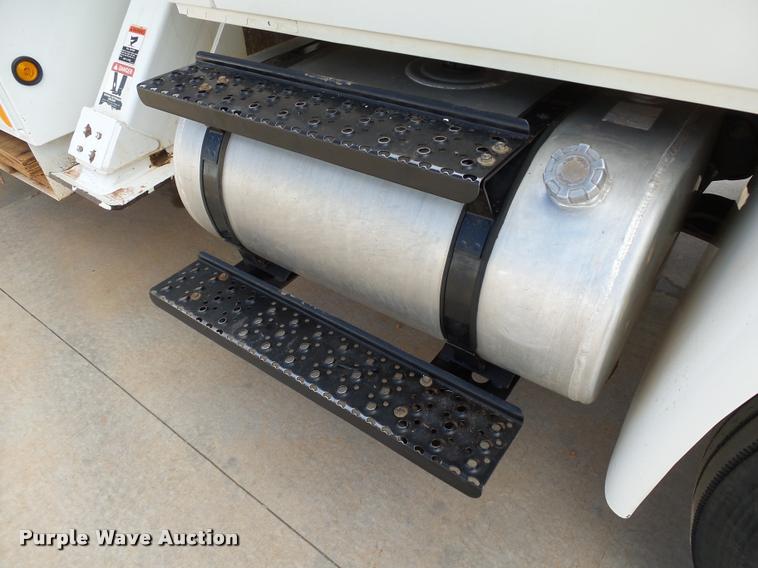 image for item DB4535 2010 International DuraStar 4300 bucket truck