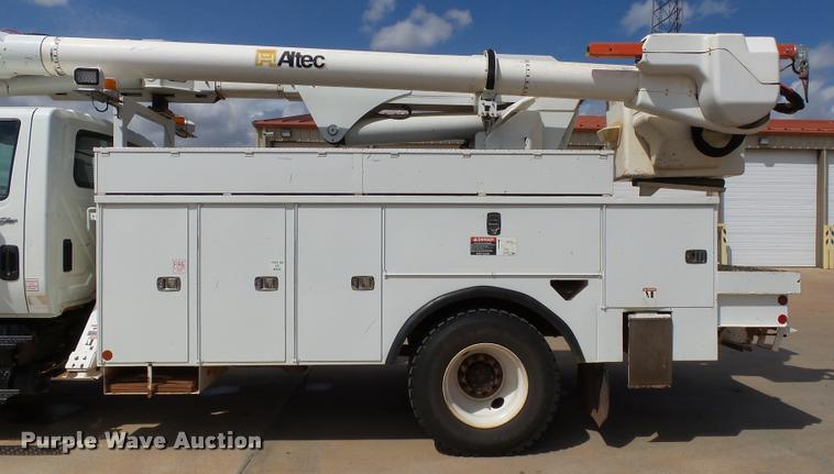 image for item DB4535 2010 International DuraStar 4300 bucket truck
