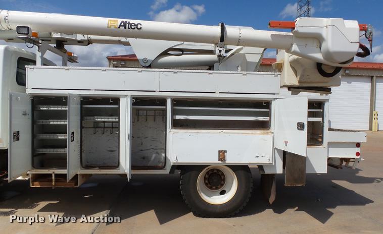 image for item DB4535 2010 International DuraStar 4300 bucket truck