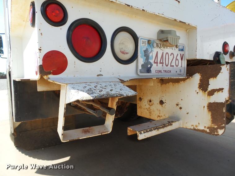 image for item DB4535 2010 International DuraStar 4300 bucket truck