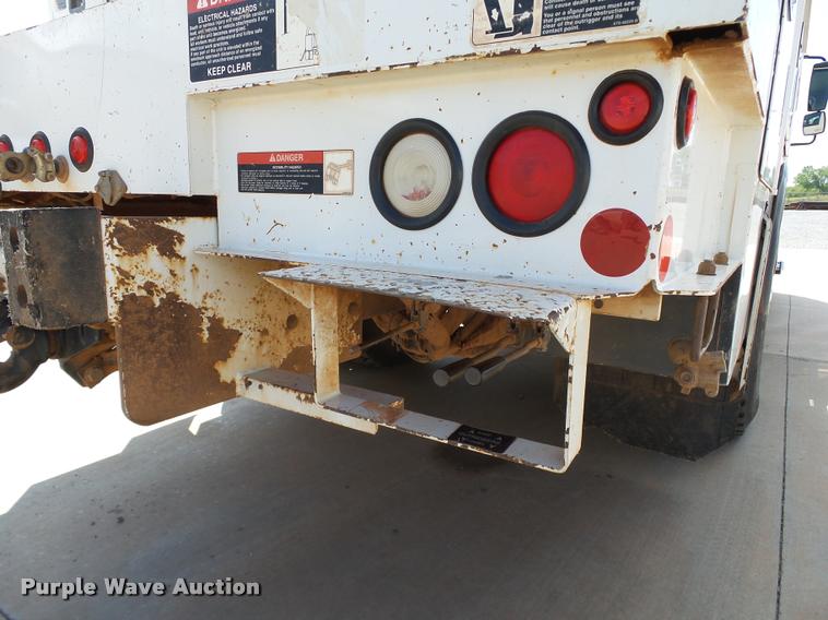 image for item DB4535 2010 International DuraStar 4300 bucket truck