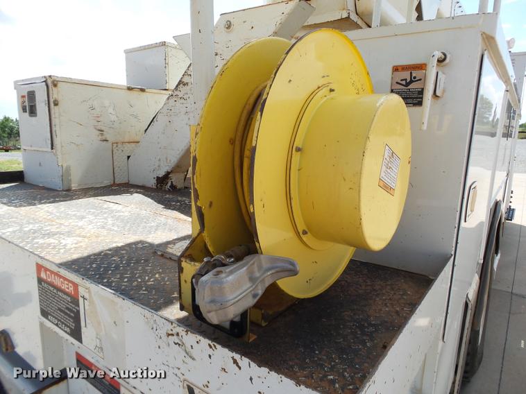 image for item DB4535 2010 International DuraStar 4300 bucket truck