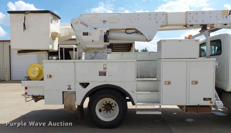 image for item DB4535 2010 International DuraStar 4300 bucket truck