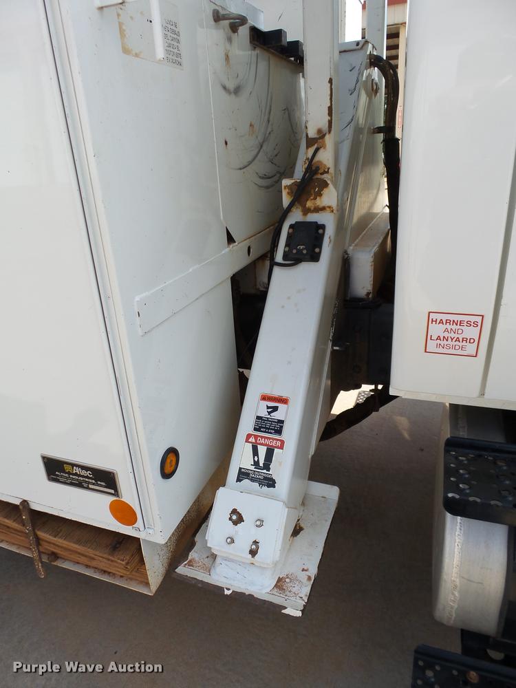 image for item DB4535 2010 International DuraStar 4300 bucket truck