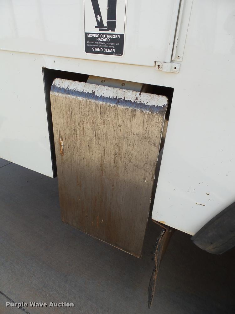 image for item DB4535 2010 International DuraStar 4300 bucket truck