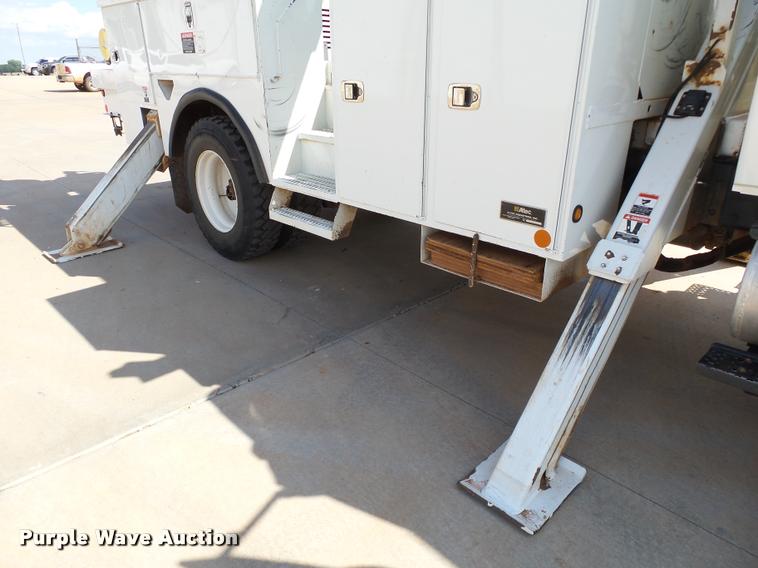 image for item DB4535 2010 International DuraStar 4300 bucket truck