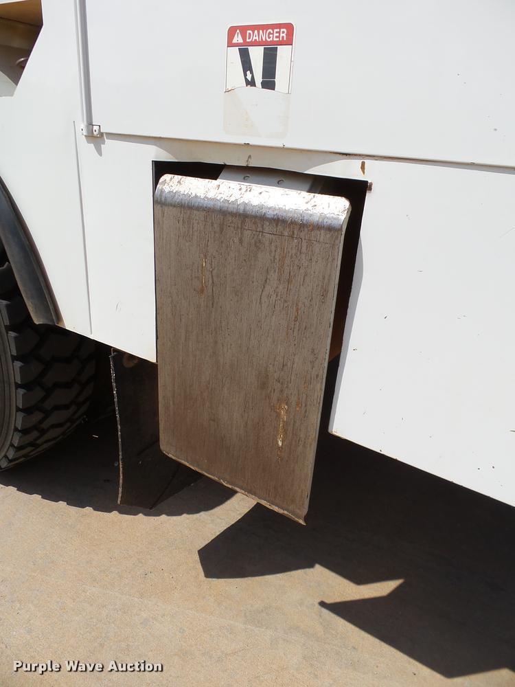 image for item DB4535 2010 International DuraStar 4300 bucket truck