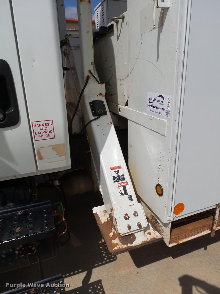 image for item DB4535 2010 International DuraStar 4300 bucket truck