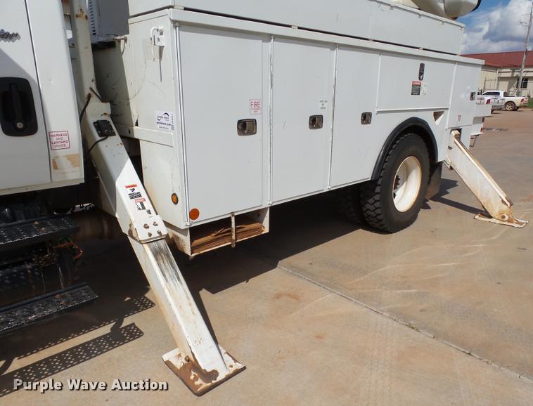 image for item DB4535 2010 International DuraStar 4300 bucket truck