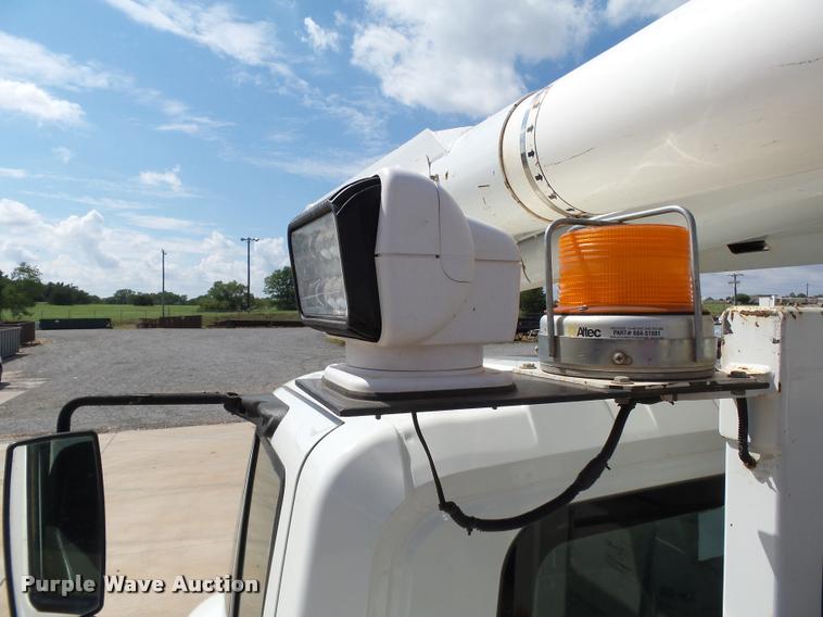 image for item DB4535 2010 International DuraStar 4300 bucket truck