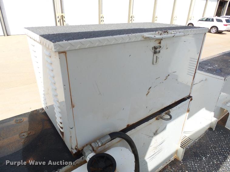 image for item DB4535 2010 International DuraStar 4300 bucket truck